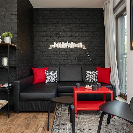 Stylish & Trendy 1 Bedroom Apartment Wola With Parking By Renters วอร์ซอ ภายนอก รูปภาพ