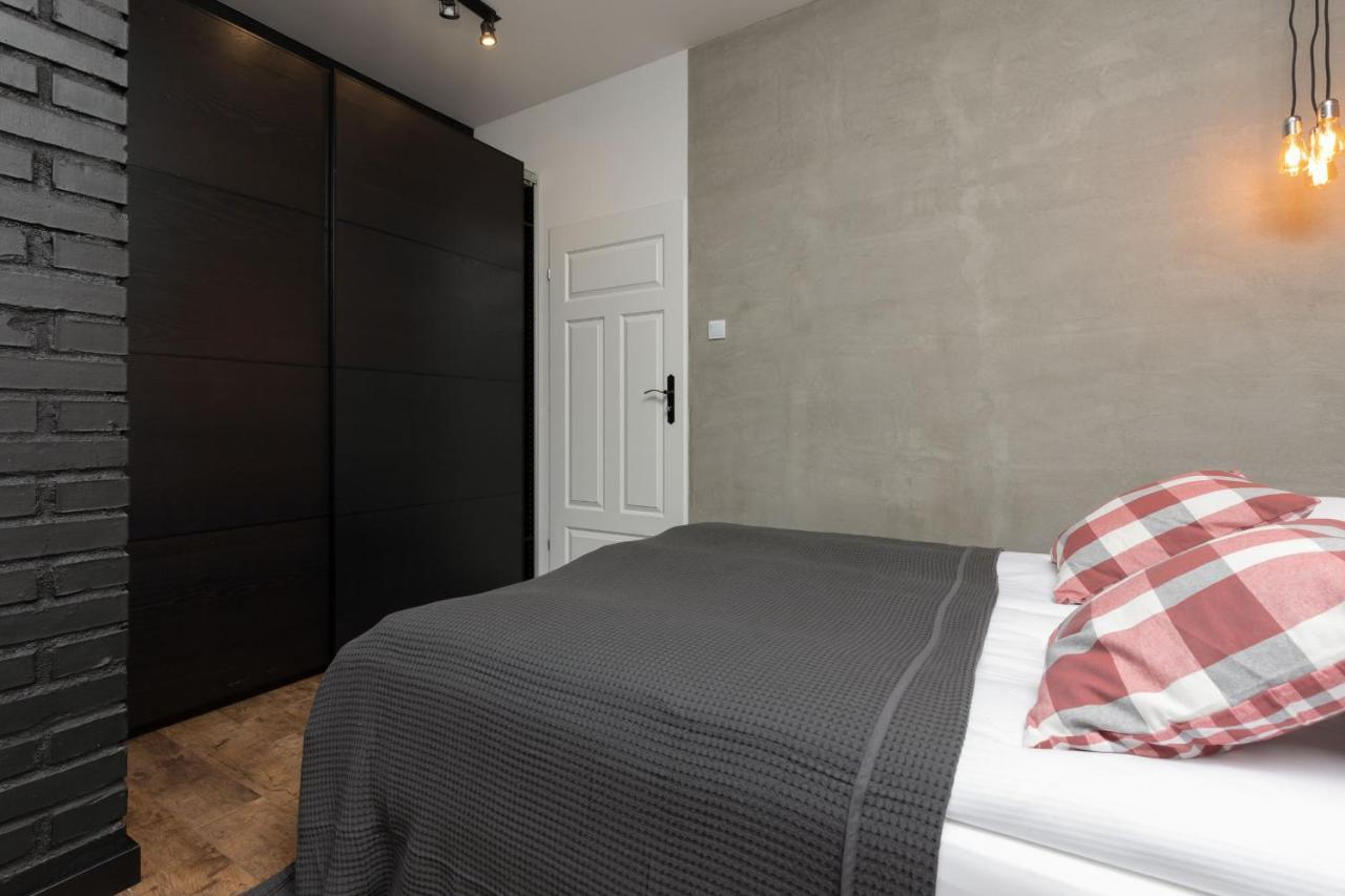 Stylish & Trendy 1 Bedroom Apartment Wola With Parking By Renters วอร์ซอ ภายนอก รูปภาพ