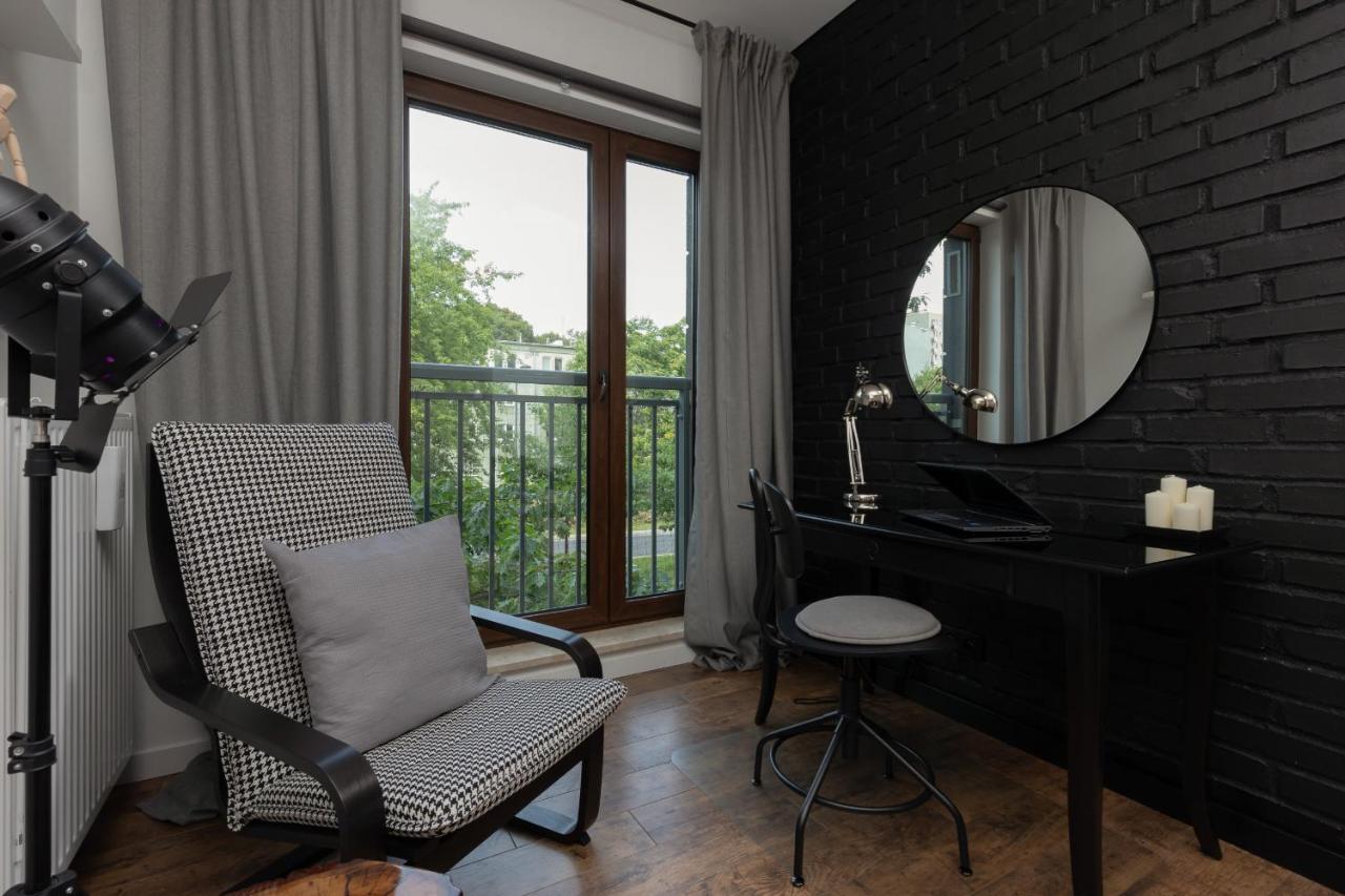 Stylish & Trendy 1 Bedroom Apartment Wola With Parking By Renters วอร์ซอ ภายนอก รูปภาพ