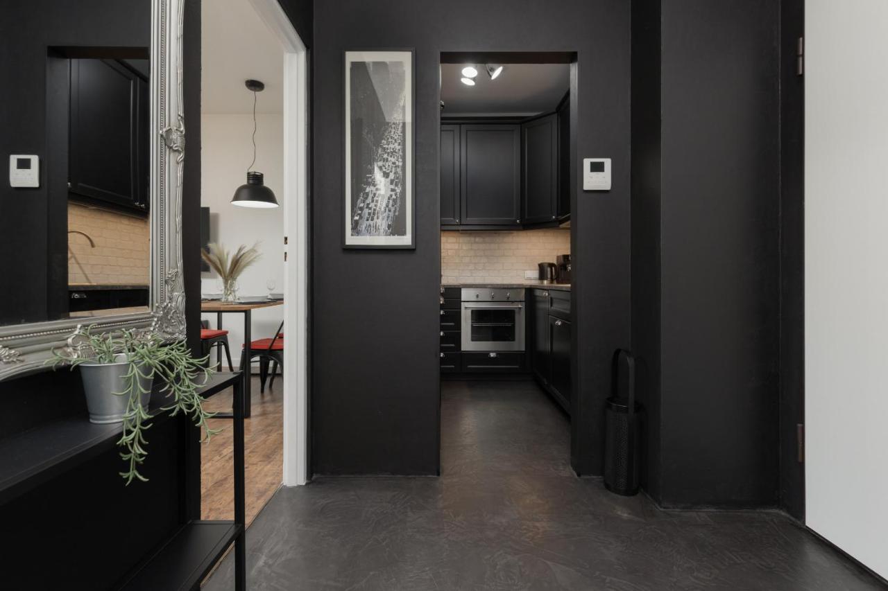 Stylish & Trendy 1 Bedroom Apartment Wola With Parking By Renters วอร์ซอ ภายนอก รูปภาพ